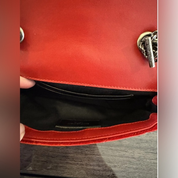 Saint Laurent Red velvet bag - Picture 6 of 10